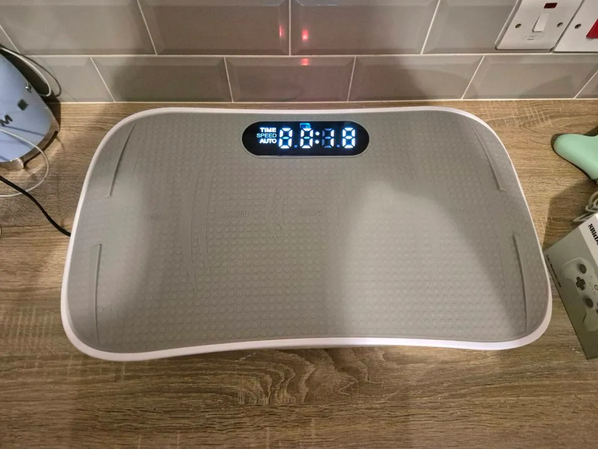 GETMOD BRAND WHOLE-BODY VIBRATION EXERCISE PLATE F - Image 1