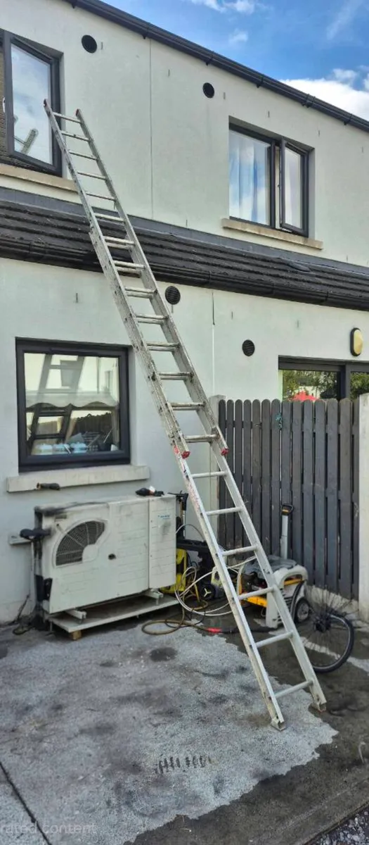 DOUBLE EXTENSION LADDER GOOD CONDITION - READY FOR - Image 1