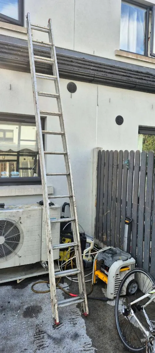 DOUBLE EXTENSION LADDER GOOD CONDITION - READY FOR - Image 3