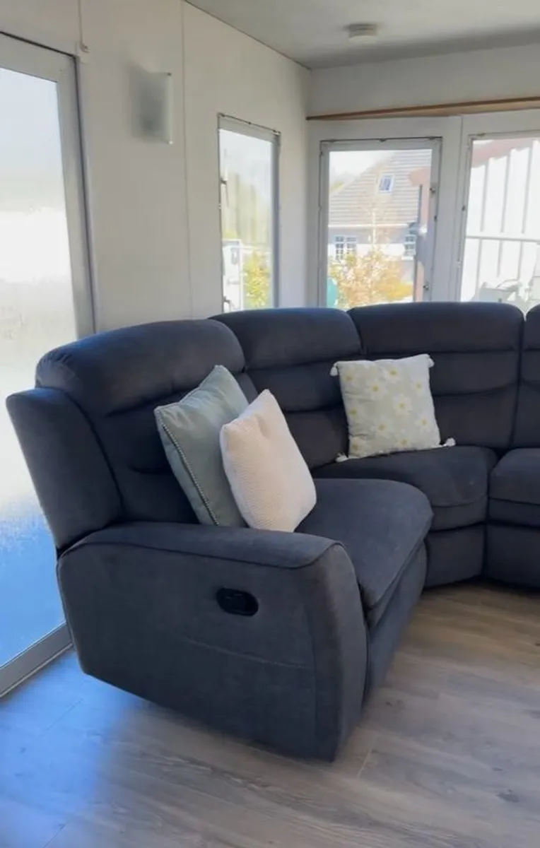 L shape recliner - Image 1