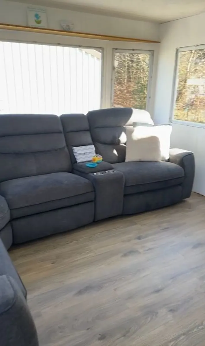 L shape recliner - Image 3