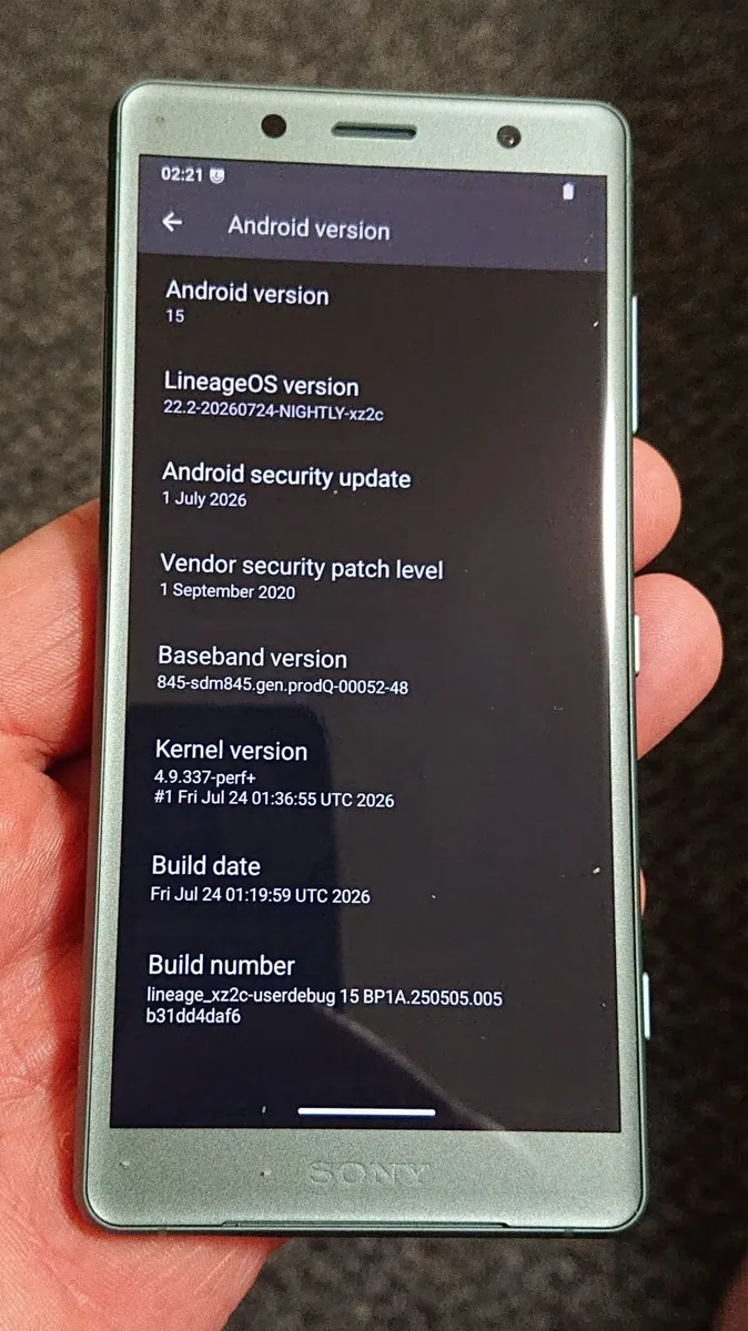 sony xperia xz2c - Image 2