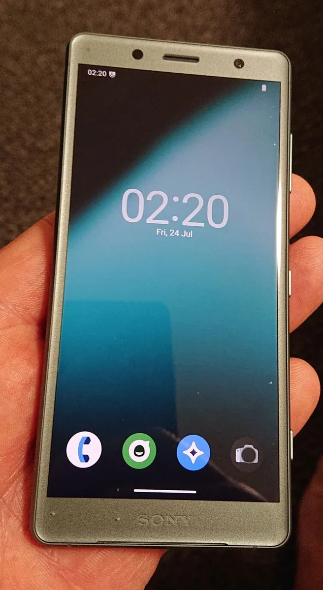 sony xperia xz2c - Image 1