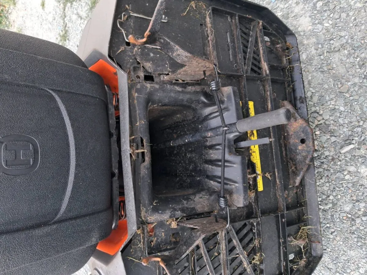 Husqvarna lawnmower - Image 4