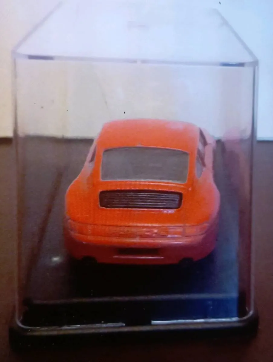 RARE COLLECTIBLE PORSCHE 911 CARRERA RED CAR - Image 4