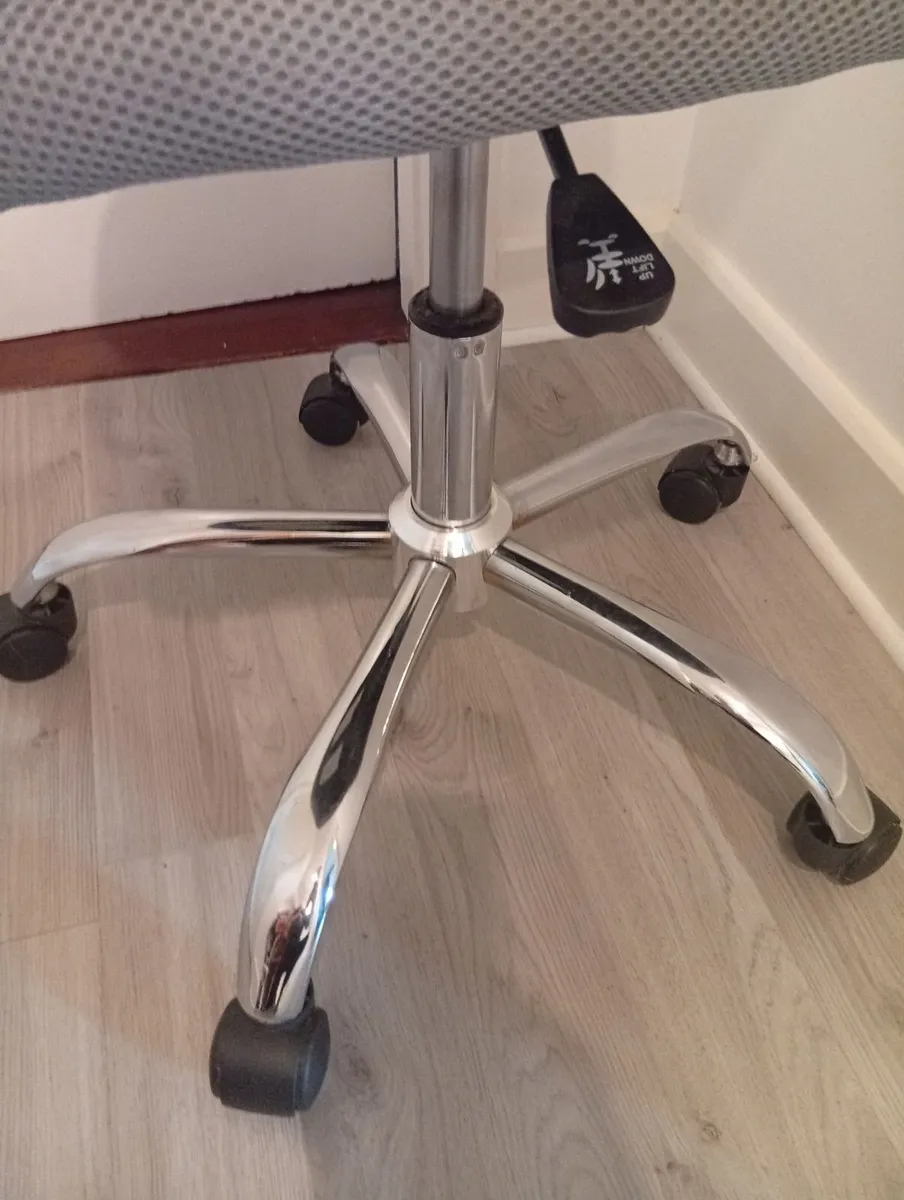 Quality Computer Office Adjustable Swivel chair - Image 4