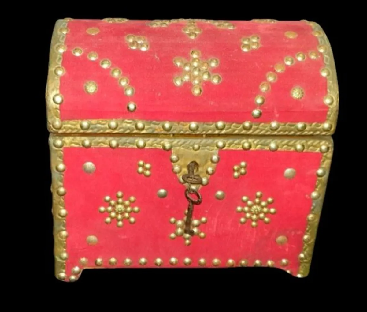Pristine Vintage Keepsake Box-Brass Studded-2 Keys - Image 3