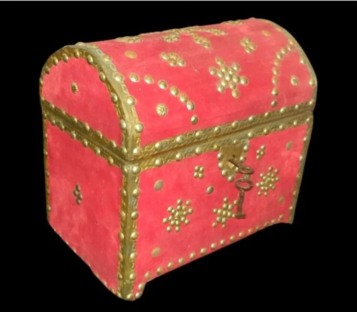Pristine Vintage Keepsake Box-Brass Studded-2 Keys - Image 1