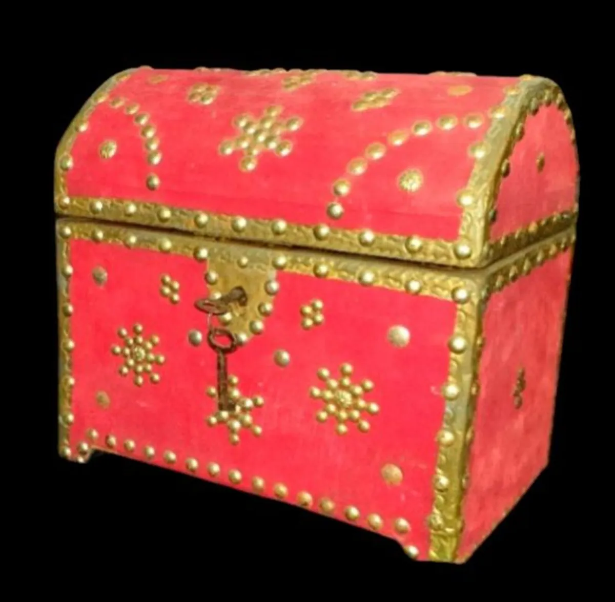 Pristine Vintage Keepsake Box-Brass Studded-2 Keys - Image 4