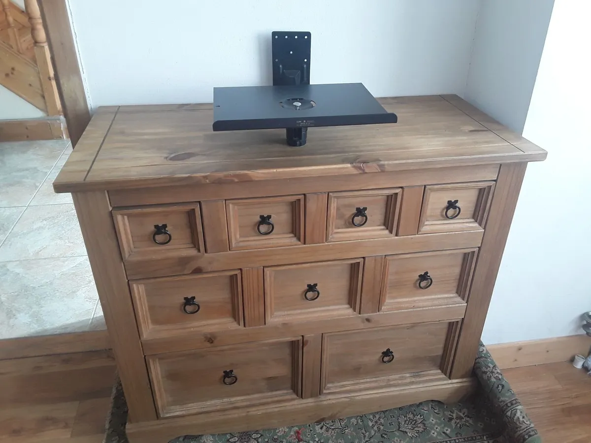 9 draw Corona Chester drawers plenty of storage - Image 1
