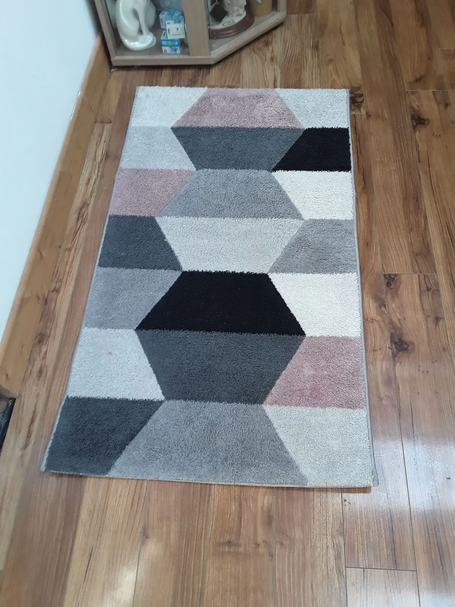 Lovely Runner rug suitable for a hallway - Image 1