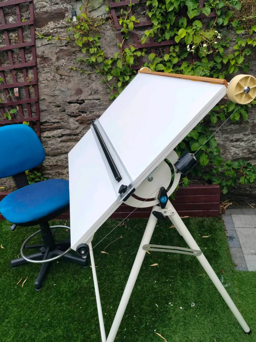 Drafting table - Image 1