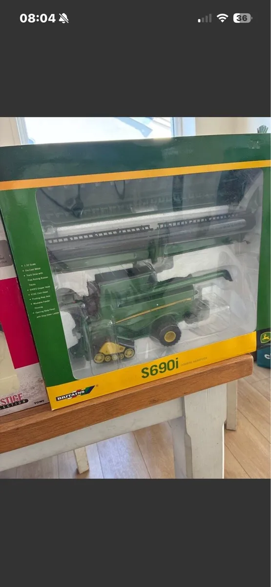 1:32 scale combines - Image 1