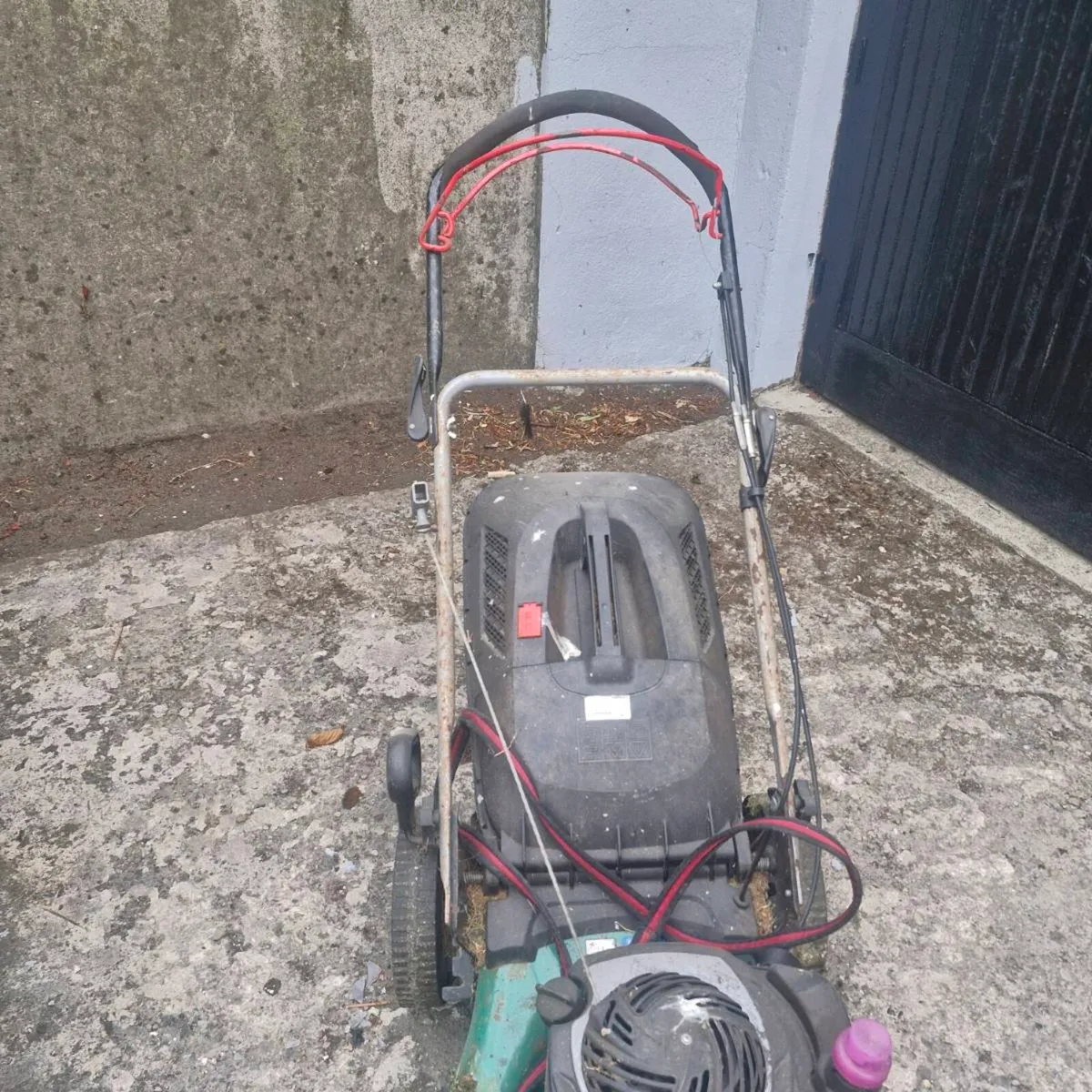 Lawn mower - Image 1