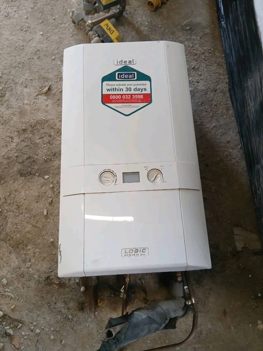 Gas boiler, copper cylinder tank - Image 1