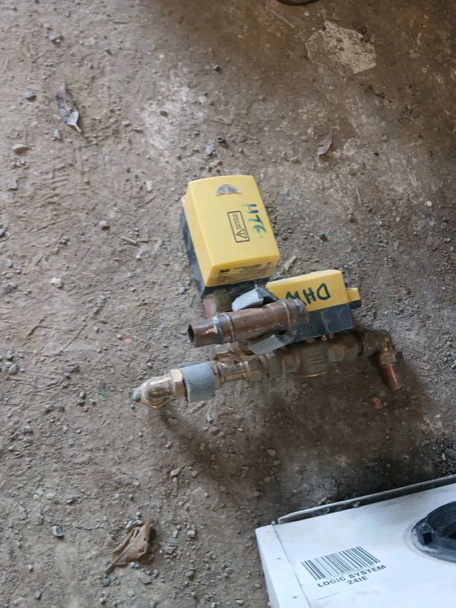 Gas boiler, copper cylinder tank - Image 2