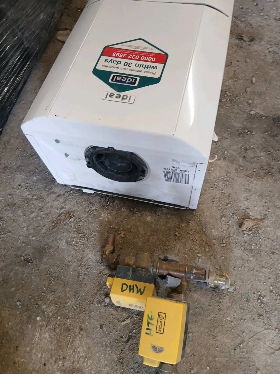 Gas boiler, copper cylinder tank - Image 3