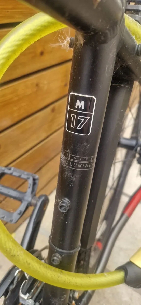 Fuji Absolute 1.9 Hybrid Bike - Medium 17 - Image 2