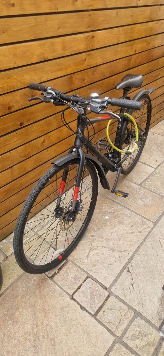 Fuji Absolute 1.9 Hybrid Bike - Medium 17 - Image 1