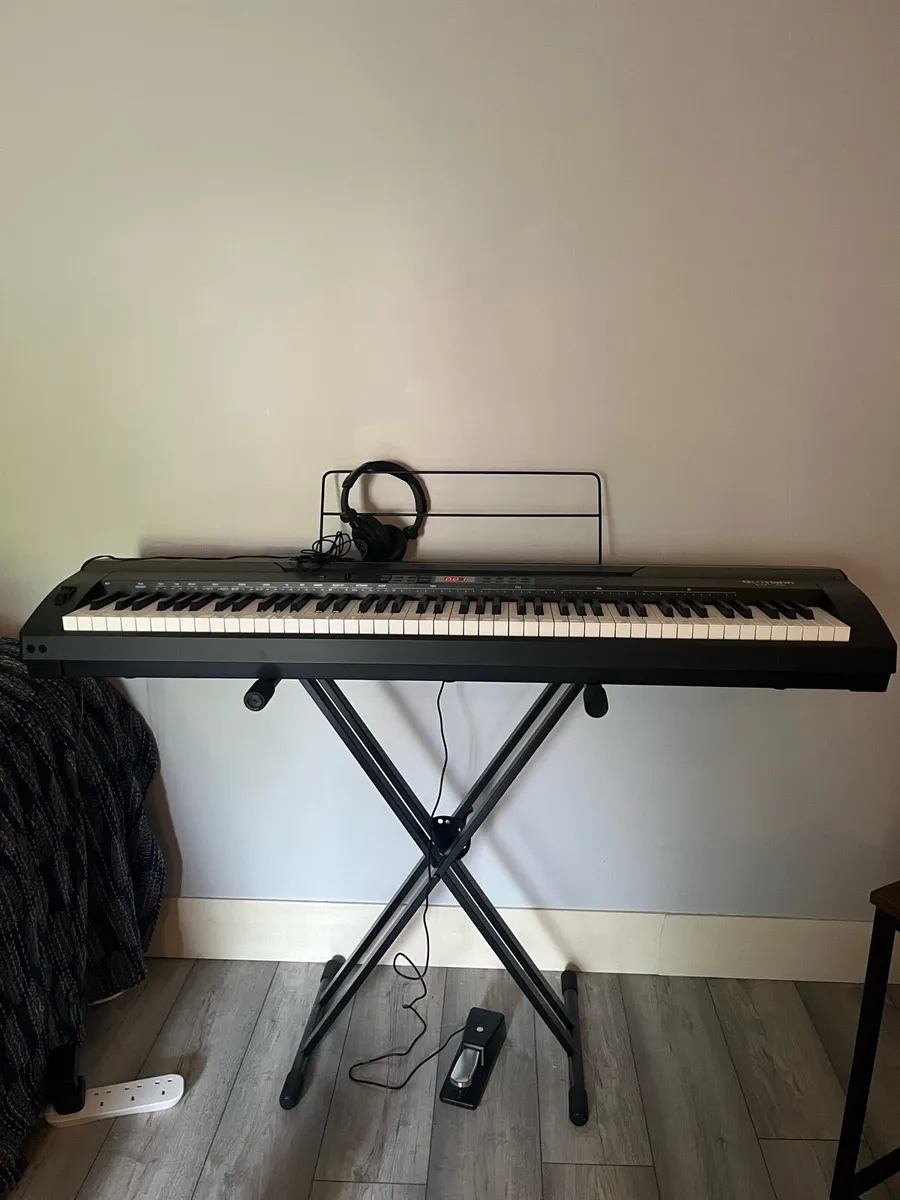 Piano Keyboard - Image 1