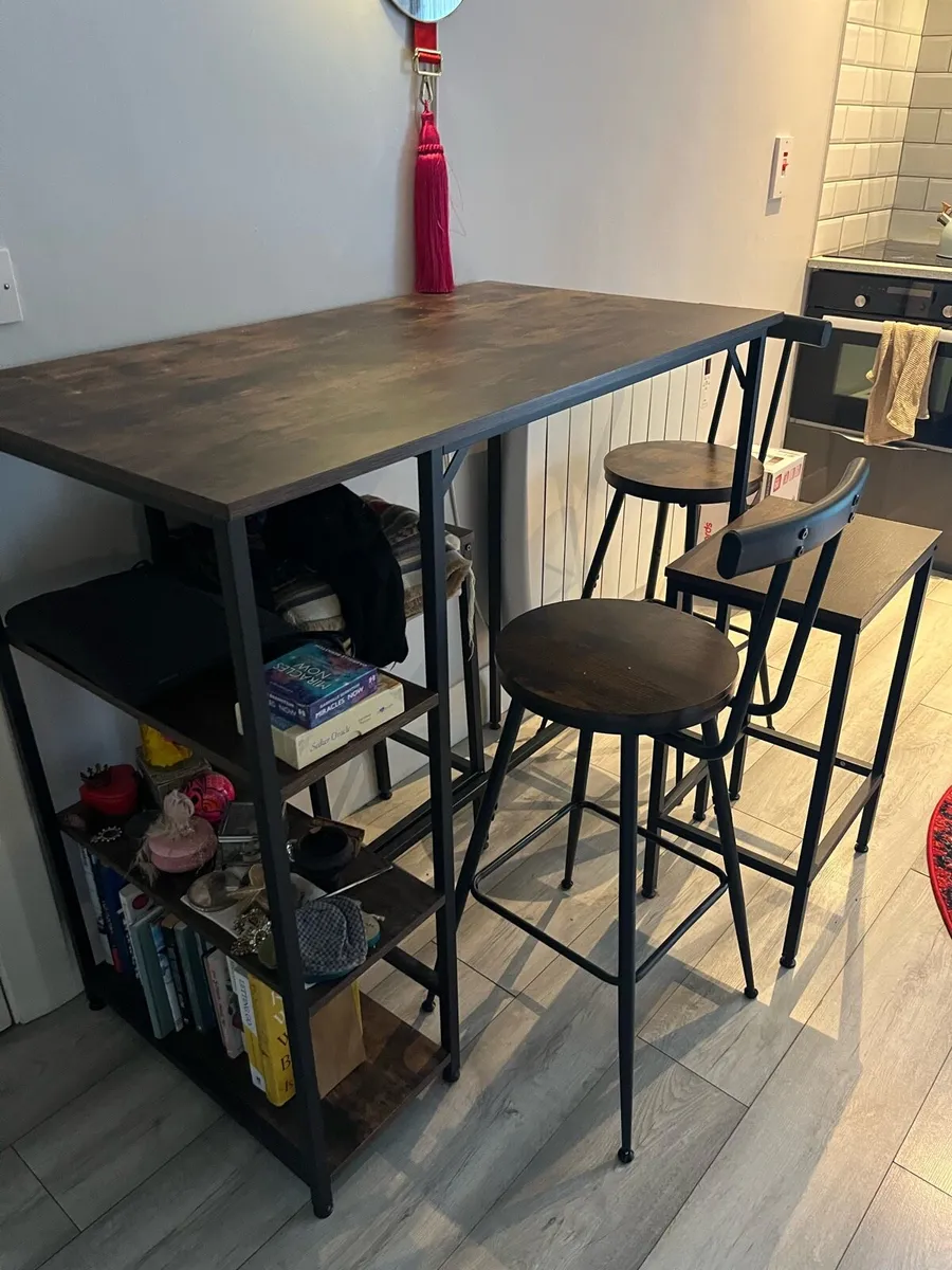 Table and Chairs - Image 1