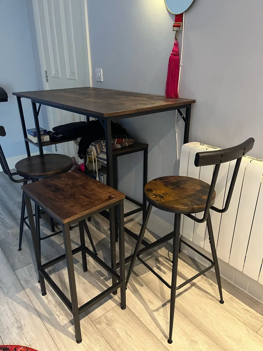 Table and Chairs - Image 3