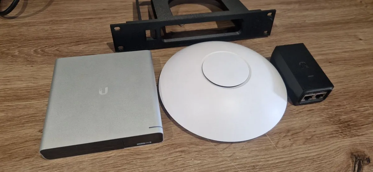 Ubiquiti UniFi Cloud Key Gen2 Plus + AC-LR AP - Image 3