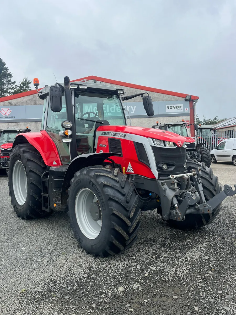 Massey Ferguson 7s.210 - Image 1