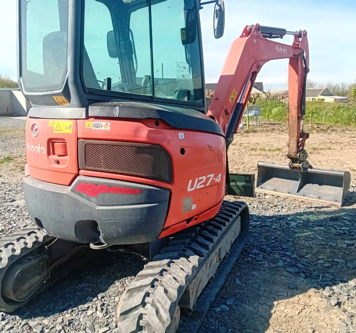 Mini digger with driver - Image 1
