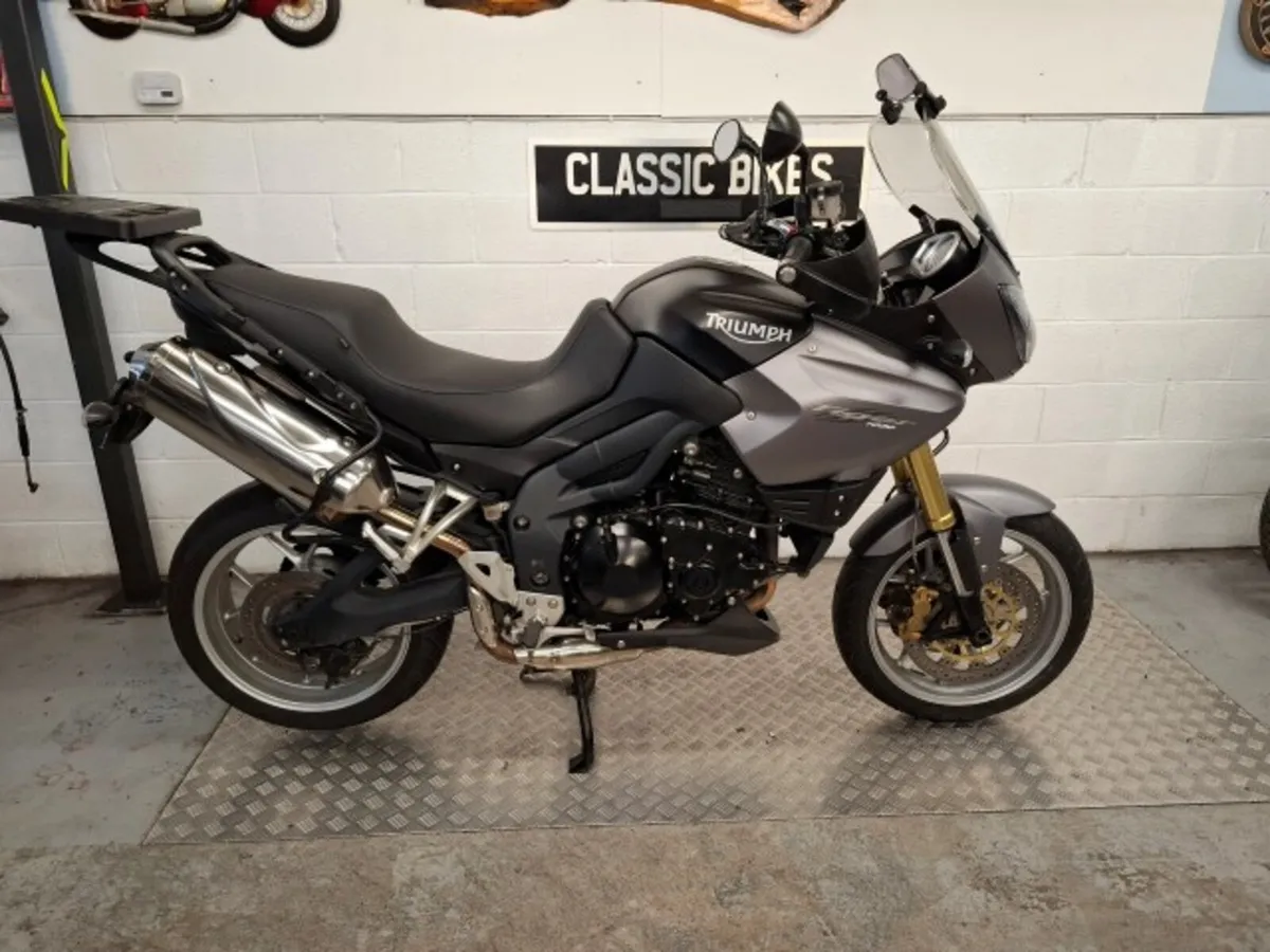 Triumph Tiger 1050 2010 - Image 1
