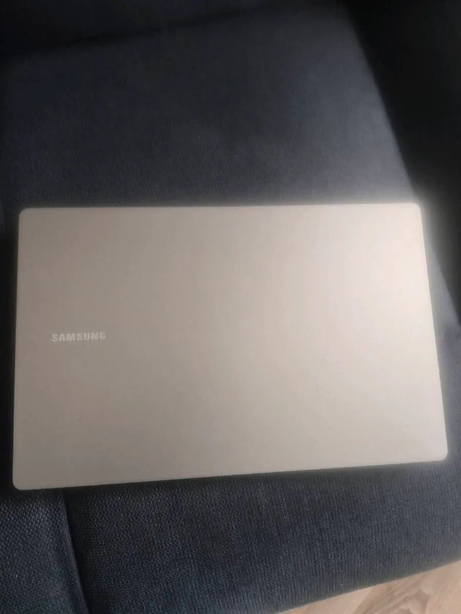 Laptop - Image 3
