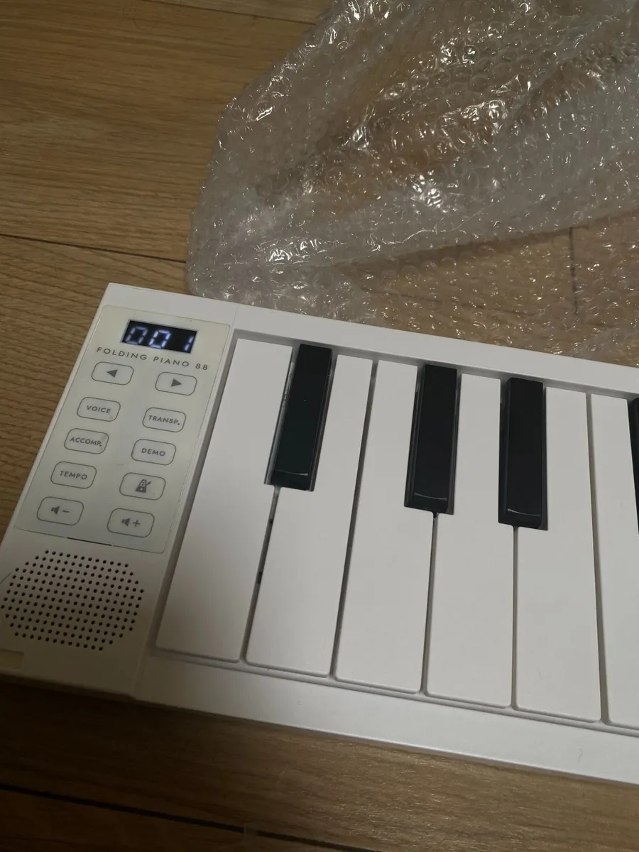 Foldable Piano (Carry-On)- 88-Key – Like New - Image 4