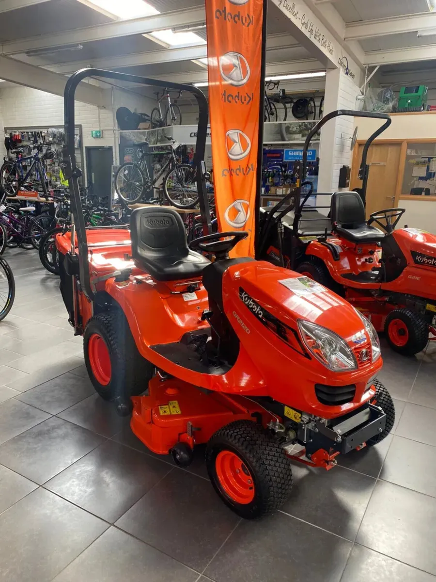 Kubota GR2120 Ride-On Lawnmower - Image 3