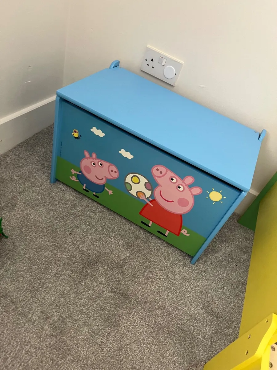 Toddler bed + Toy Chest - Image 4