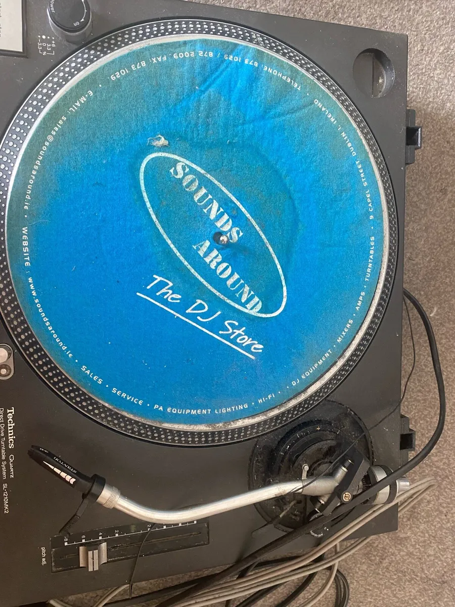 Record Player - Image 1