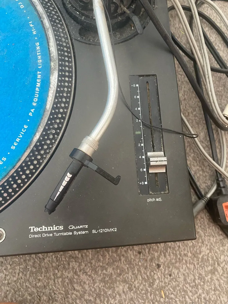 Record Player - Image 2