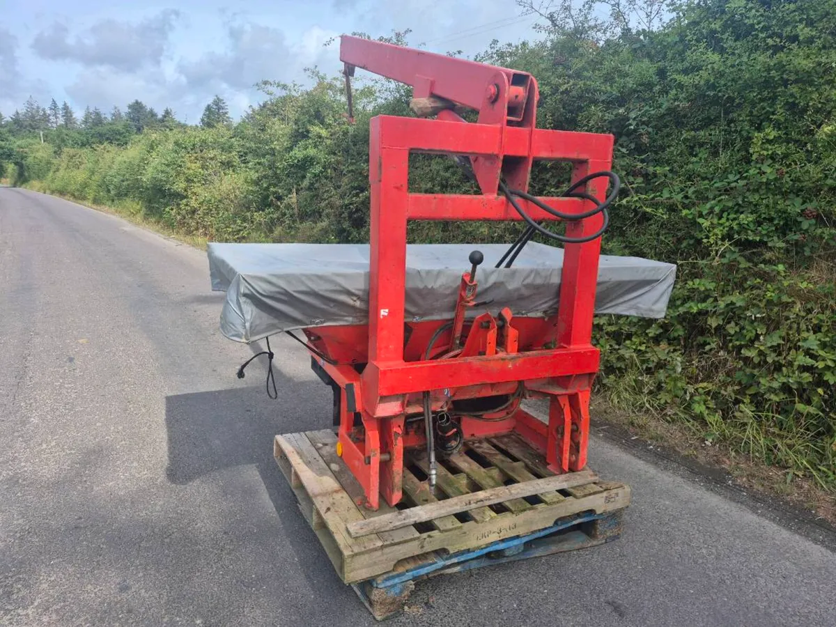 Fertiliser spreader - Image 2