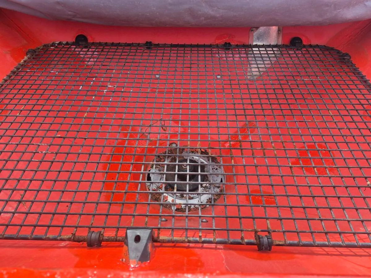 Fertiliser spreader - Image 4