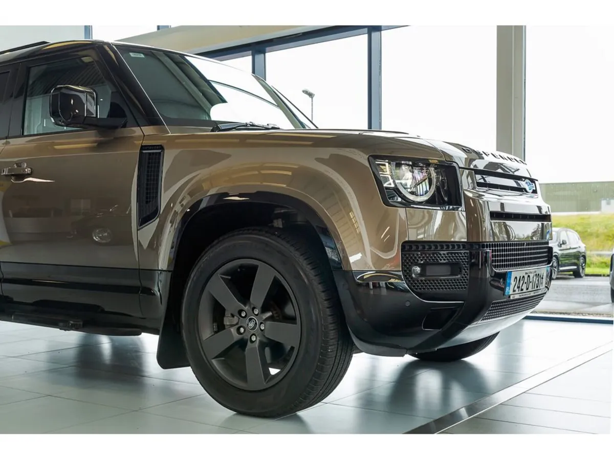 Land Rover Defender 110 3.0D X DYNAMIC SE 2 SEAT C - Image 4