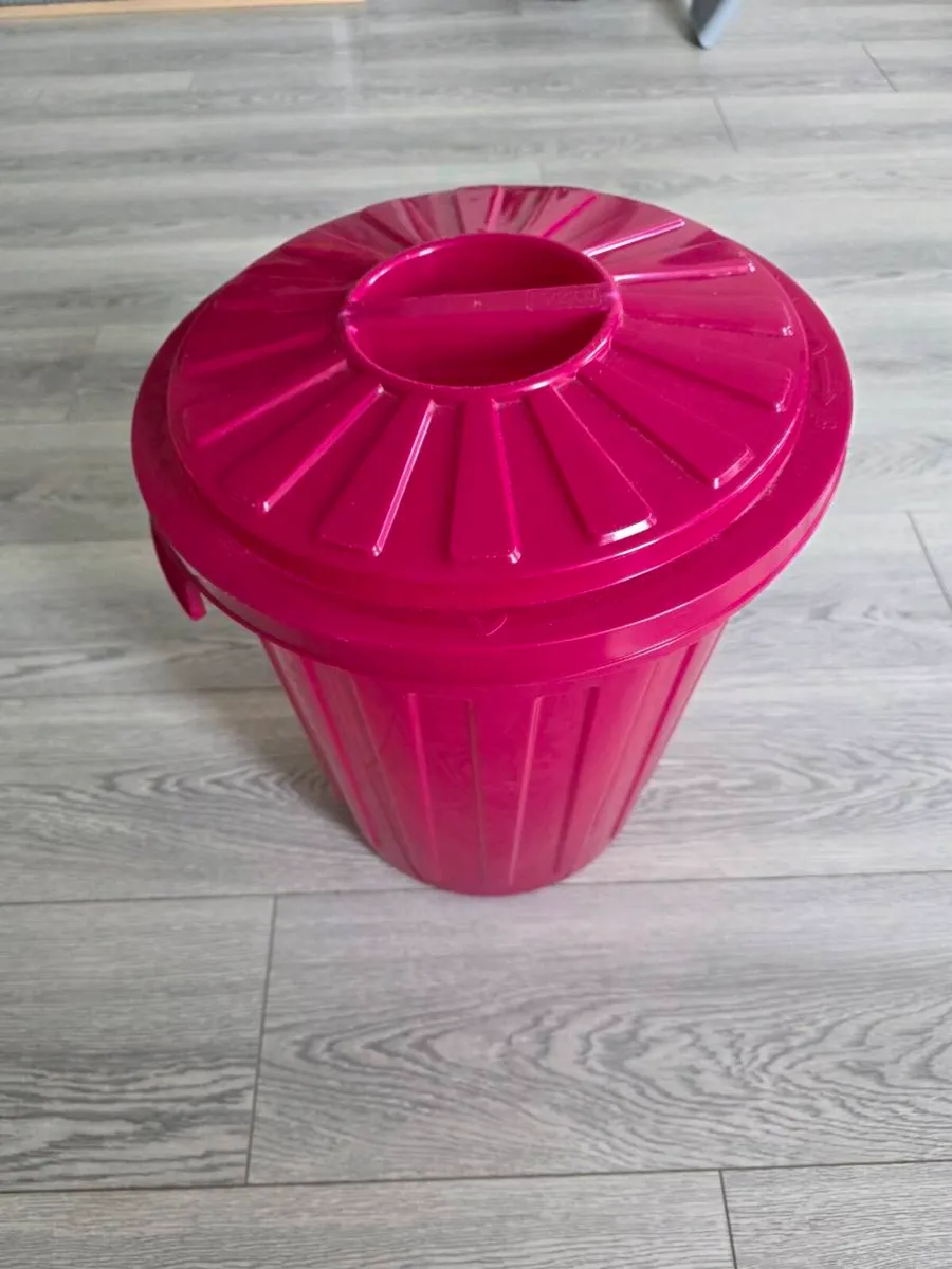 Locking bin for toys, Lego - Image 1
