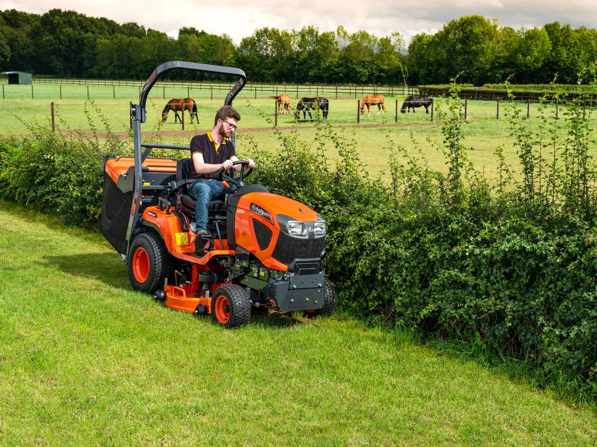 Kubota G231 LD Ride-On Lawnmower - Image 3