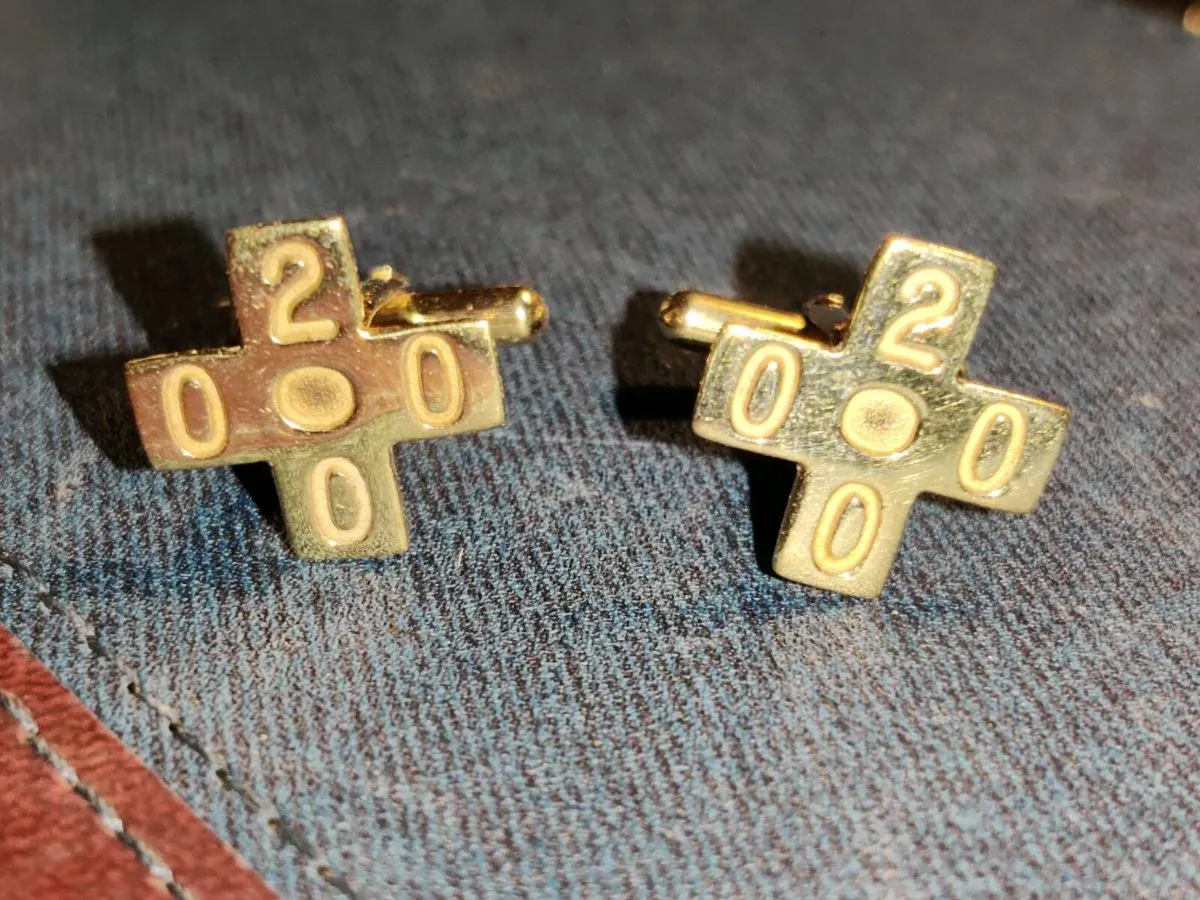 RARE, MILLENIUM 2000, 9CT Gold CHUNKY Cufflinks ! - Image 1