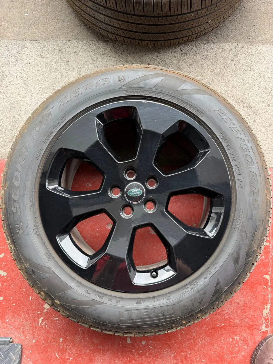 20’ Land Rover Defender Wheels/Tyres/Sensors - Image 3