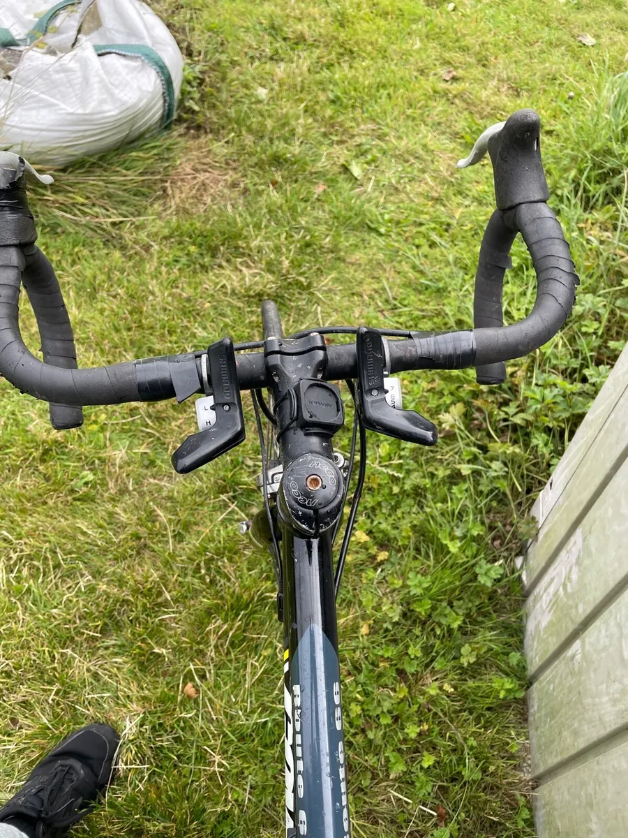 Very good condition racing bike PRICE NEGOTIABLE - Image 2