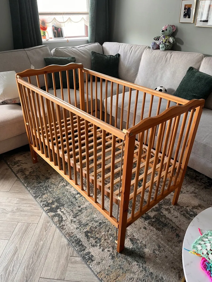 Baby Elegance cot - Image 1