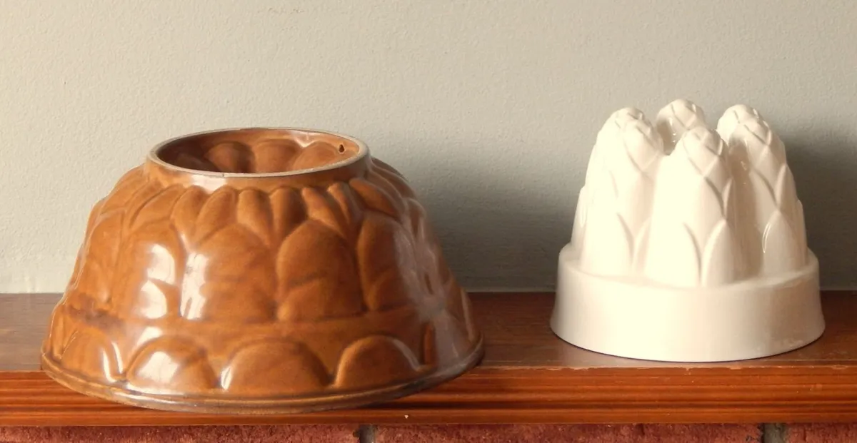 5 Jelly Moulds in Ceramic & Glass - Image 4