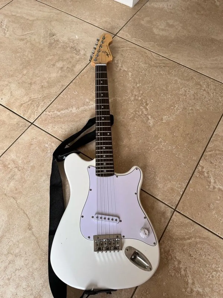 electric guitar - Image 1