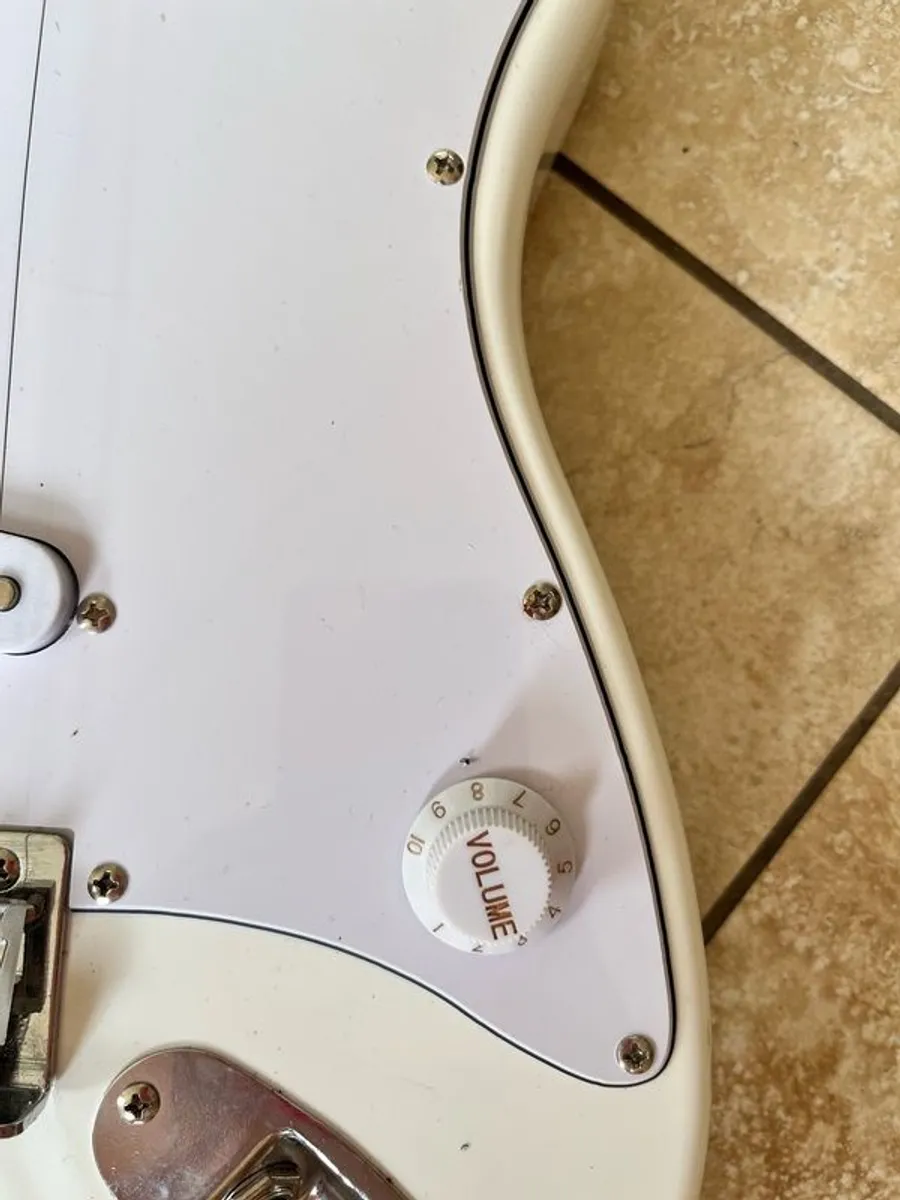 electric guitar - Image 4