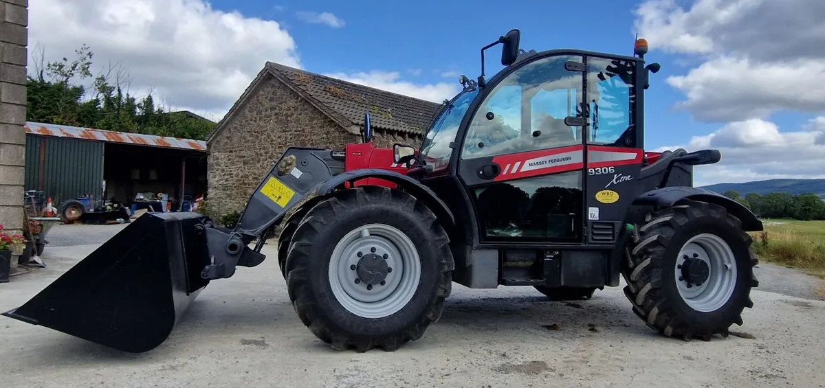 Massey Ferguson 9306 Extra 2017 LOW HOURS!! - Image 3