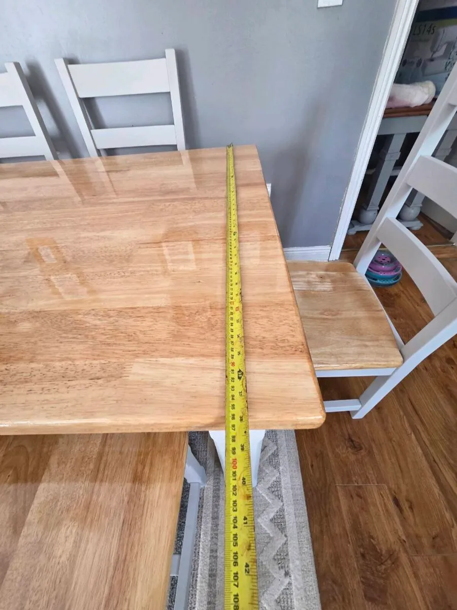 Table and chairs - Image 4